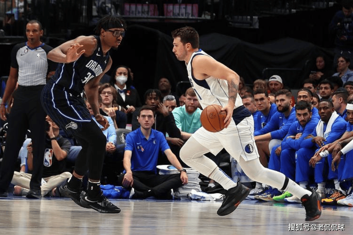 阿扎伦卡在独行侠比赛中连败布莱顿再遭质疑备战NBA常规赛之后，奥兰多魔术国际比赛日迎来里程碑的简单介绍